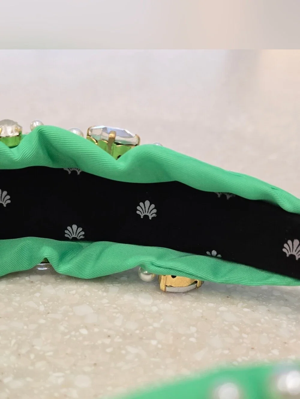 ☘️ LELE SADOUGHI X Stoney Clover Lane Avocado Heart Crystal & Pearl Headband SCL